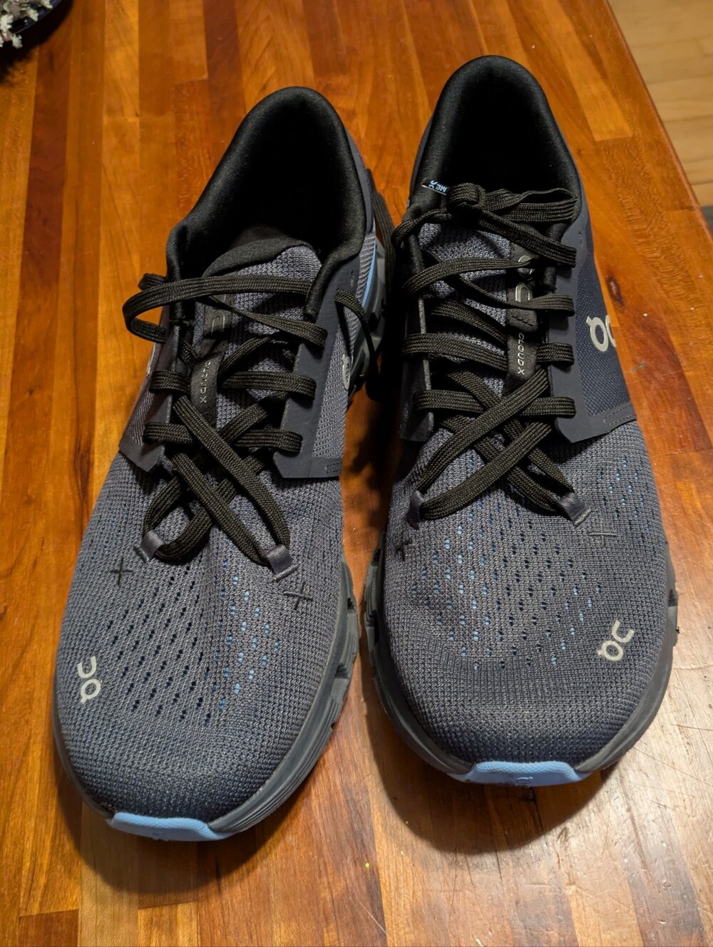 ON Cloud X 4 Mens 10 Running Sneaker